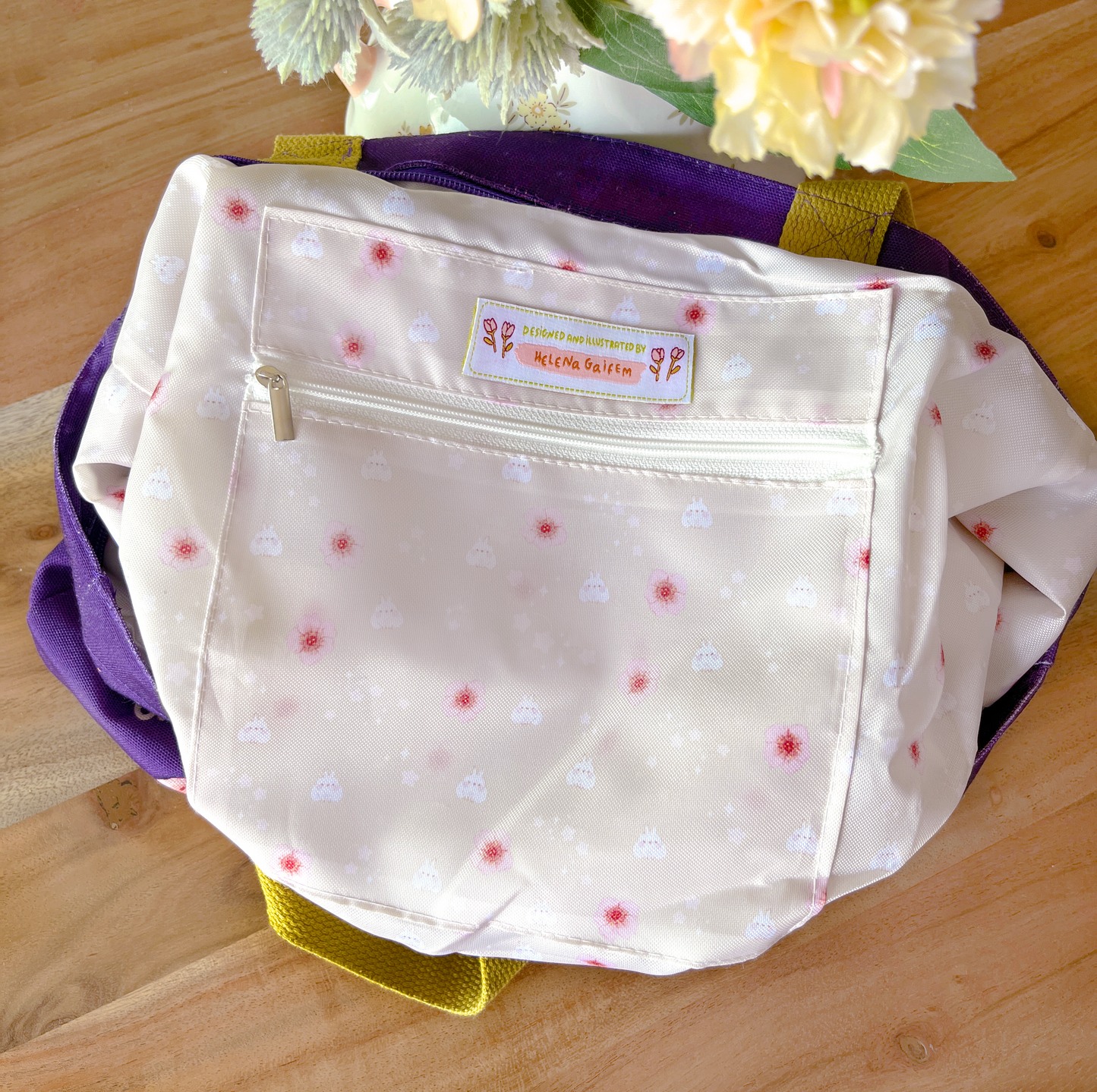MAGICAL ZIPPERED TOTE BAG